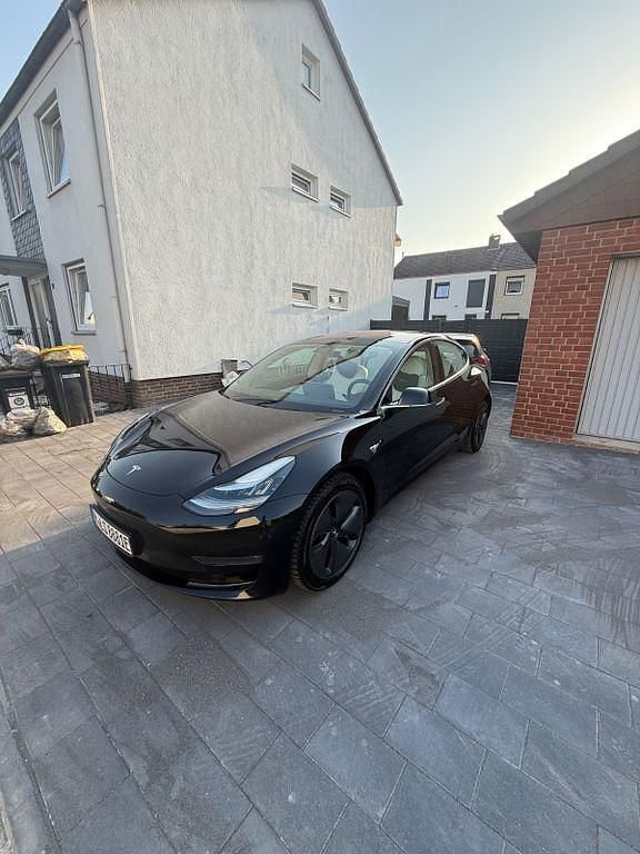 Schwarz Gebraucht 2019 Tesla Model 3 Limousine | 20.999 € (Guter Preis) - Bild 1/4