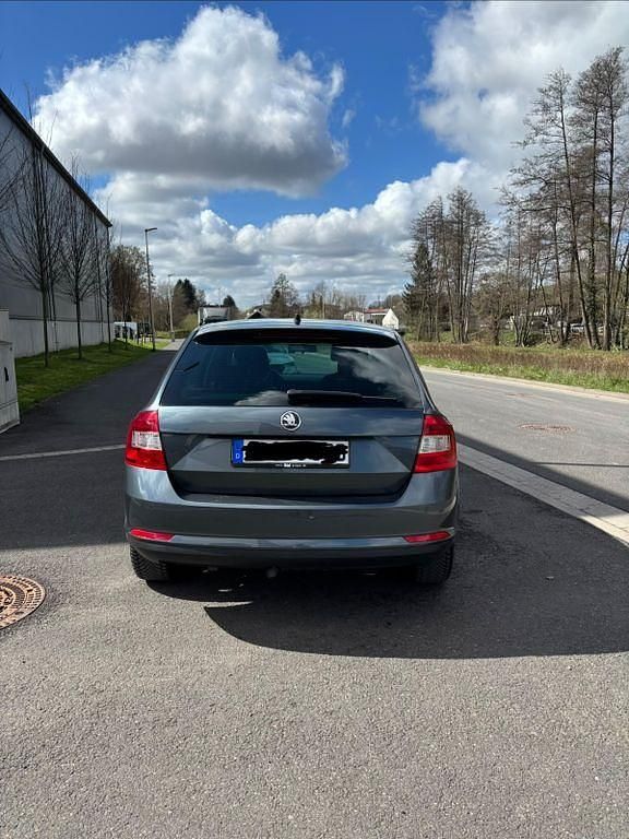 Gebraucht Skoda Rapid 105 PS (77 kW) 2014 Grau Kleinwagen