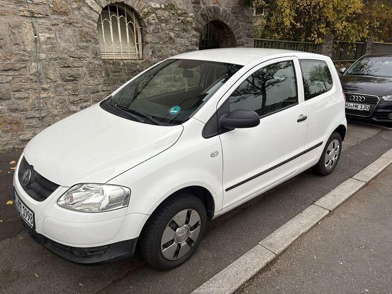 Weiß Gebraucht 2008 VW Fox Kleinwagen | 2.400 € (Etwas zu teuer) - Bild 1/4