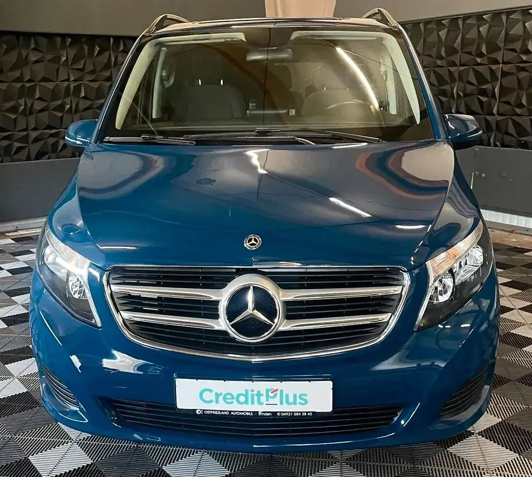 Gebraucht Mercedes V220 163 PS (119 kW) 2018 Blau Van / Kleinbus