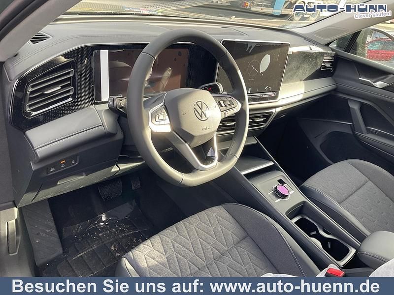 Cipressinogrün metallic Neu 2025 VW Tiguan Life SUV | 38.995 € (Superpreis) - Bild 1/2