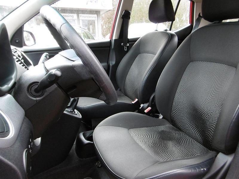 Gebraucht Hyundai i10 Edition 69 PS (50 kW) 2013 Rot Kleinwagen