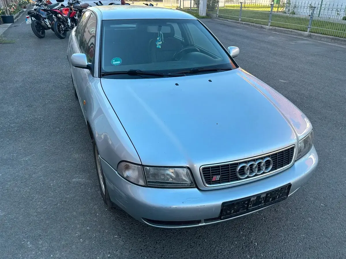 Gebraucht Audi A4 100 PS (73 kW) 1997 Silber Limousine