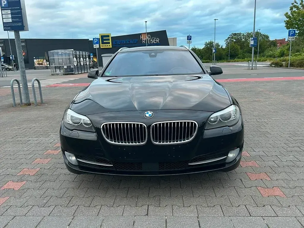 Gebraucht BMW 520 Sport Line 184 PS (135 kW) 2012 Schwarz Limousine