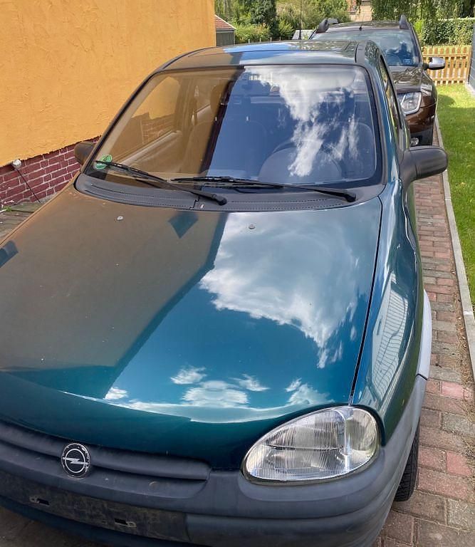 Grün Gebraucht 1995 Opel Corsa Swing Limousine | 1.200 € - Bild 1/4