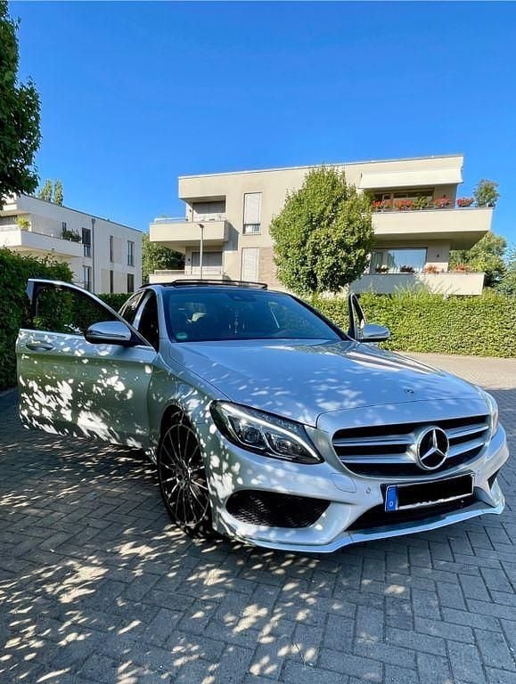 Silber Gebraucht 2017 Mercedes C300 AMG Limousine | 23.200 € (Fairer Preis) - Bild 1/4