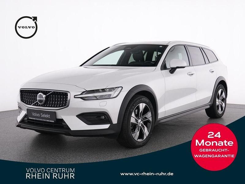 Weiss crystal white pearl / me Gebraucht 2023 Volvo V60 CC Ultimate Kombi | 35.990 € (Guter Preis) - Bild 1/4