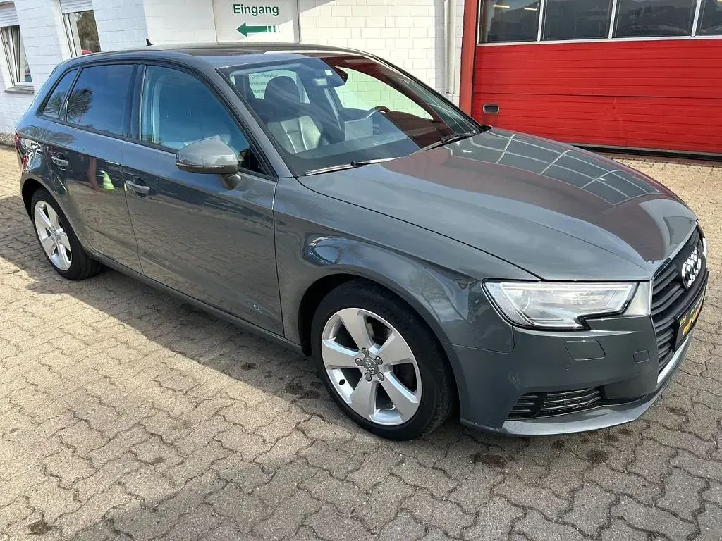 Gebraucht Audi A3 Comfort 116 PS (85 kW) 2020 Grau Limousine