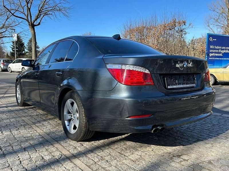 Gebraucht BMW 523 190 PS (139 kW) 2007 Platingrau metallic Limousine