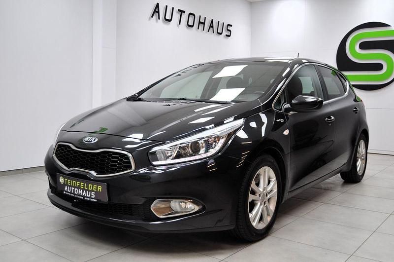 Gebraucht Kia Ceed DREAM-TEAM Edition 135 PS (99 kW) 2015 Schwarz Kleinwagen