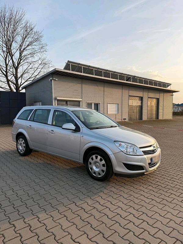 Gebraucht Opel Astra 110 PS (80 kW) 2010 Silber Kombi