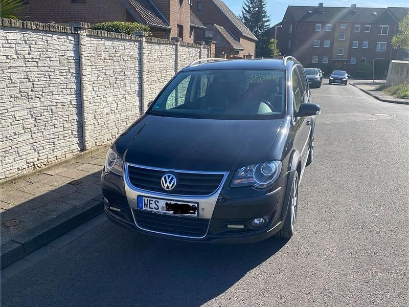Schwarz Gebraucht 2009 VW Touran Cross Van / Kleinbus | 5.200 € (Fairer Preis) - Bild 1/4