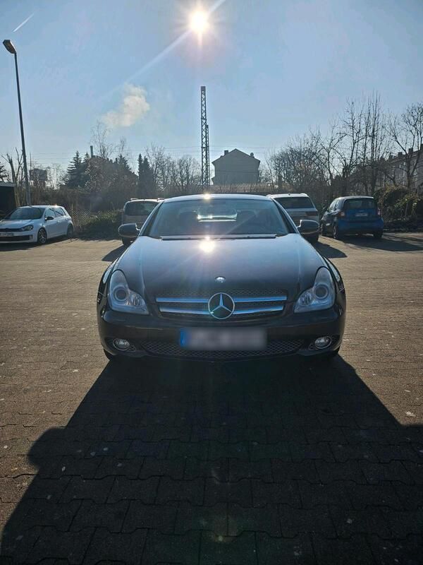 Rot Gebraucht 2009 Mercedes CLS320 Limousine | 12.000 € (Fairer Preis) - Bild 1/4