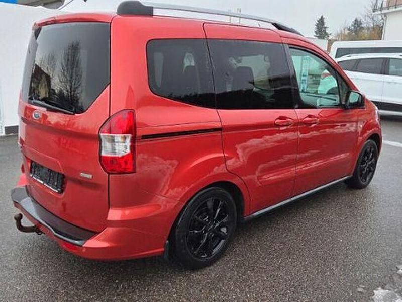 Gebraucht Ford Tourneo Courier Titanium 140 PS (102 kW) 2016 Rot Van / Kleinbus