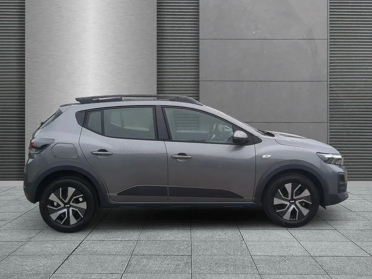 Neu Dacia Sandero Expression 110 PS (80 kW) 2025 Dolomitgrau SUV
