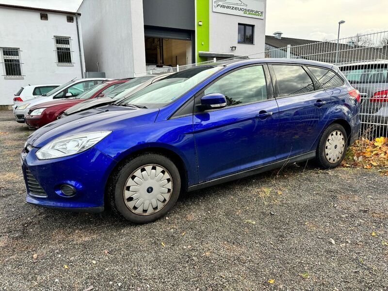 Indicblau metallic (metallic) Gebraucht 2014 Ford Focus Trend Kombi | 2.489 € (Guter Preis) - Bild 1/4