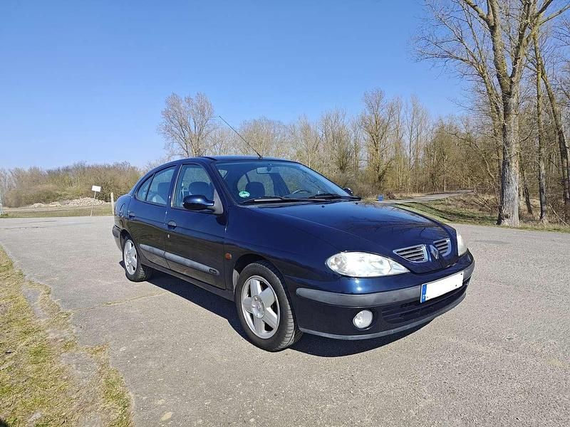 Blau Gebraucht 2001 Renault Mégane Limousine | 1.800 € (Fairer Preis) - Bild 1/4