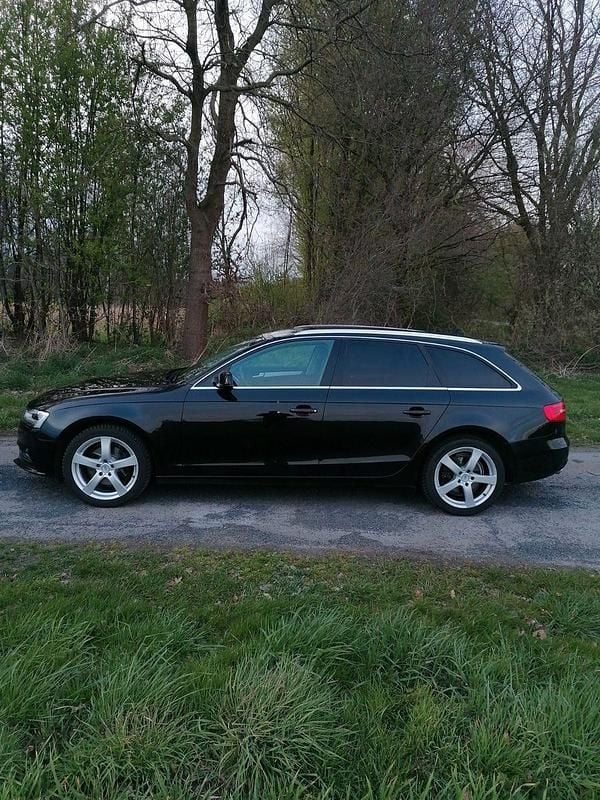 Gebraucht Audi A4 150 PS (110 kW) 2015 Schwarz Kombi