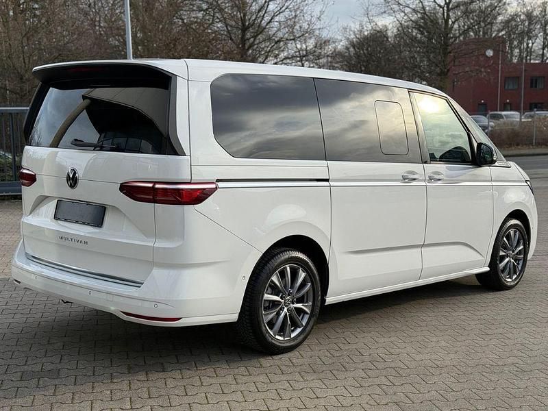 Gebraucht VW Multivan Style 150 PS (110 kW) 2025 Weiß Van