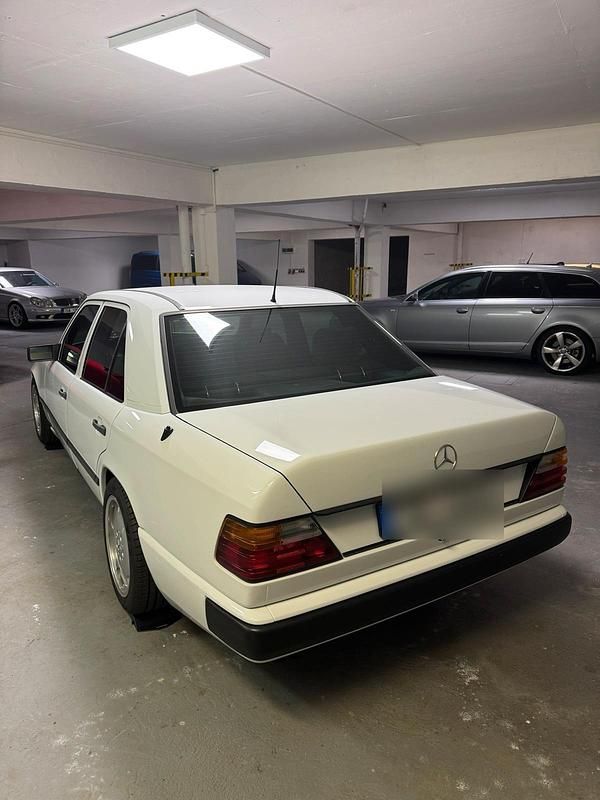 Gebraucht Mercedes E260 170 PS (125 kW) 1989 Weiß Limousine