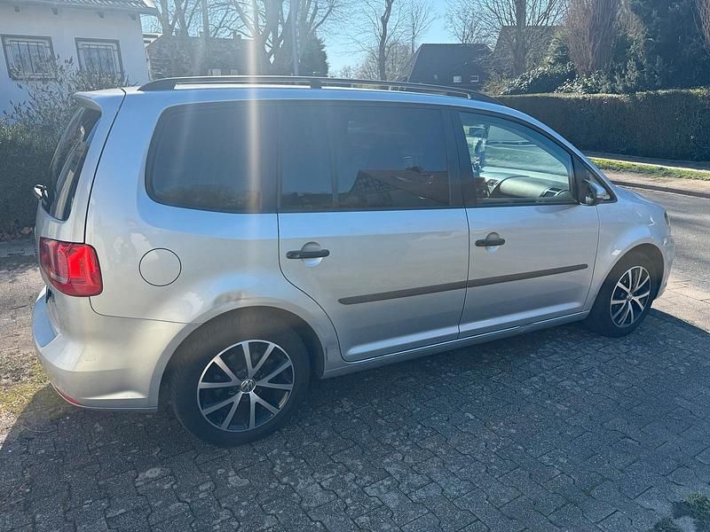 Gebraucht VW Touran 105 PS (77 kW) 2014 Silber Van / Kleinbus