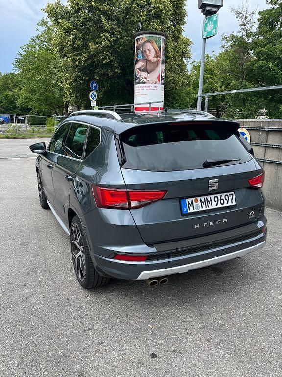 Grau Gebraucht 2018 Seat Ateca 4Drive SUV | 21.000 € (Fairer Preis) - Bild 1/4