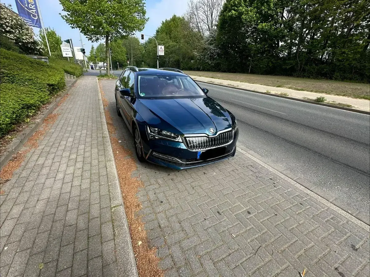 Gebraucht Skoda Superb Style 218 PS (160 kW) 2020 Blau Kombi
