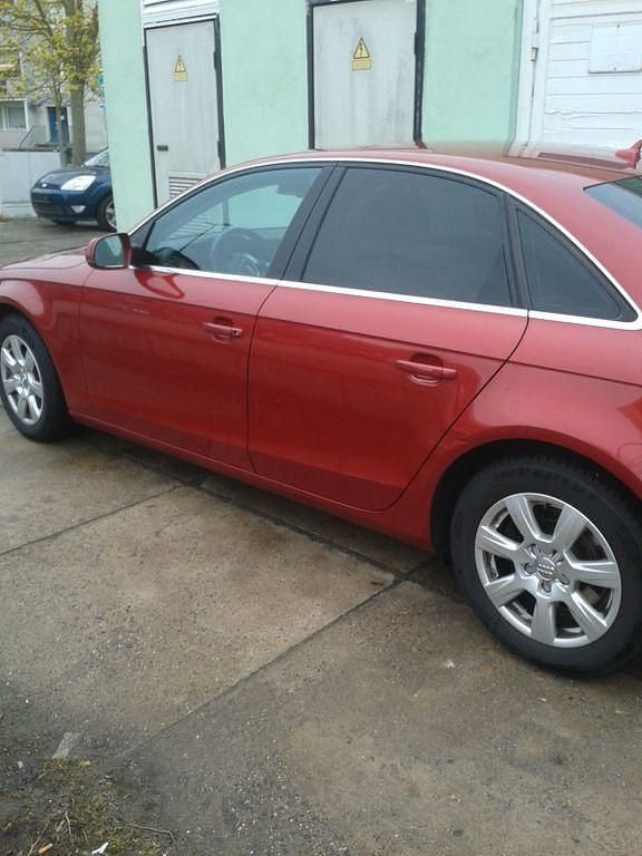 Gebraucht Audi A4 Ambiente 160 PS (117 kW) 2010 Rot Limousine