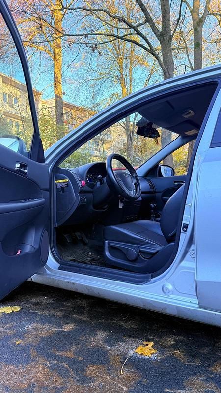 Grau Gebraucht 2008 Hyundai i30 Limousine | 1.700 € (Guter Preis) - Bild 1/4