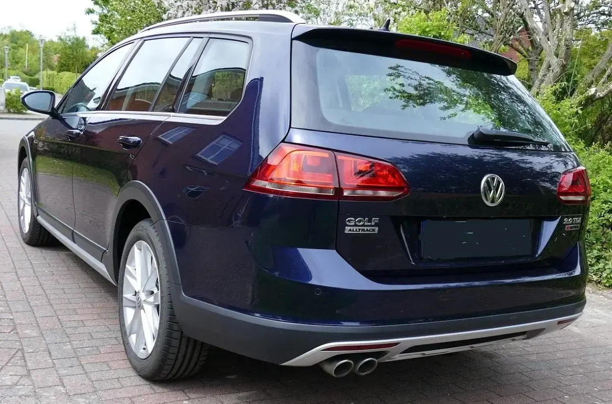 Gebraucht VW Golf Alltrack 150 PS (110 kW) 2016 Blau Kombi