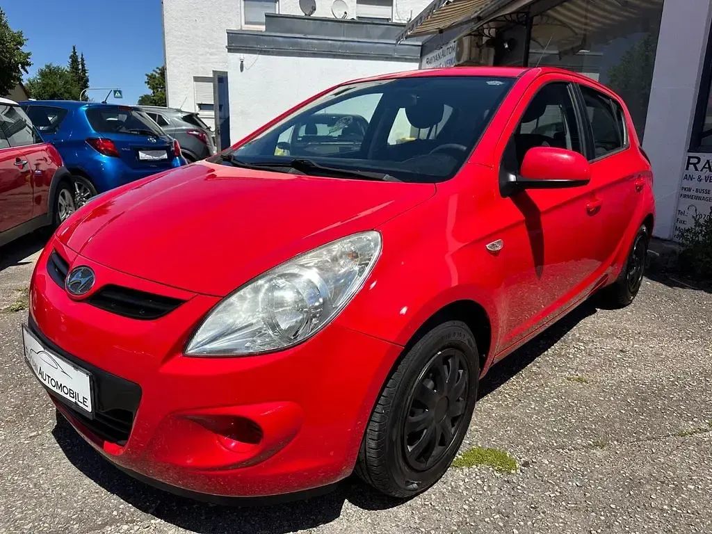 Gebraucht Hyundai i20 Edition 77 PS (56 kW) 2011 Electric red Kleinwagen