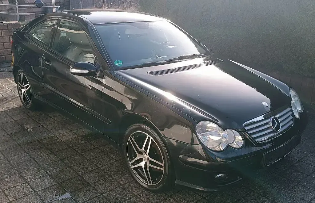 Gebraucht Mercedes C180 143 PS (105 kW) 2007 Schwarz Coupé