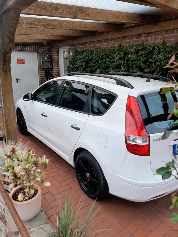 Weiß Gebraucht 2013 Hyundai i30 Kombi | 4.250 € (Fairer Preis) - Bild 1/4