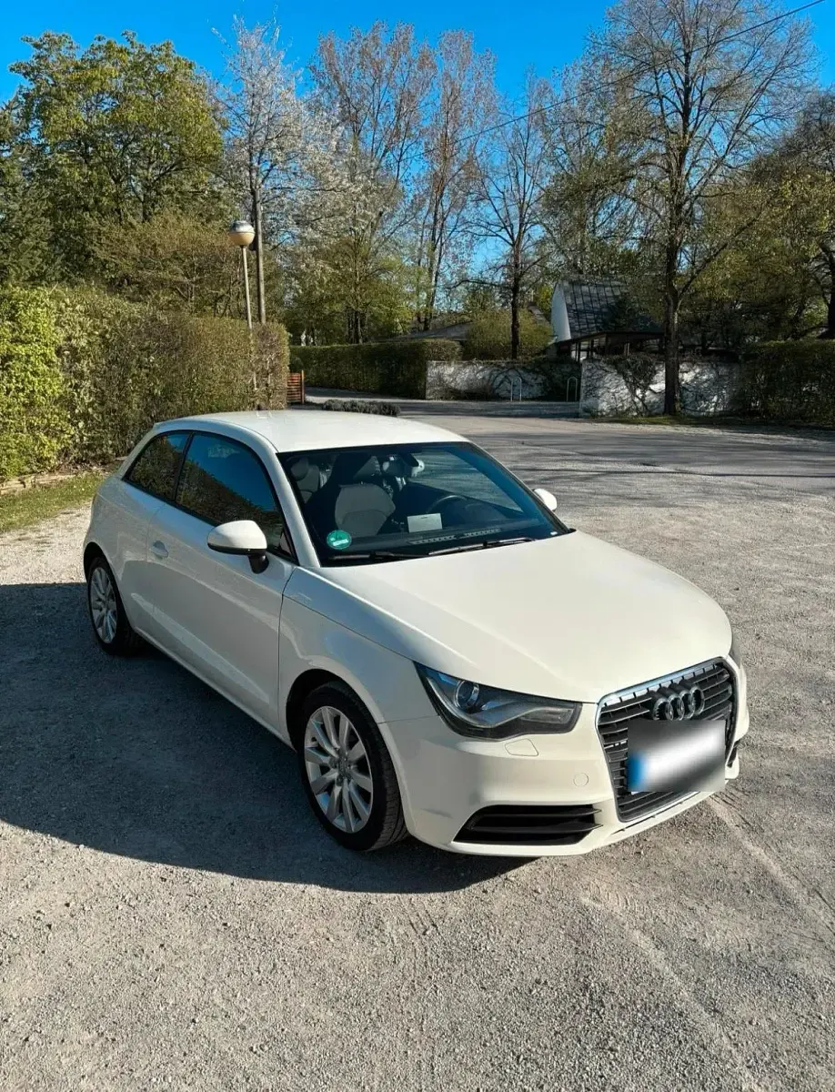 Gebraucht Audi A1 86 PS (63 kW) 2012 Weiß Kleinwagen