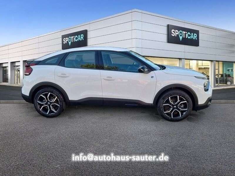 Używany Citroën e-C4 Feel 100 kW (136 KM) 2023 Biały Sedan/Limuzyna