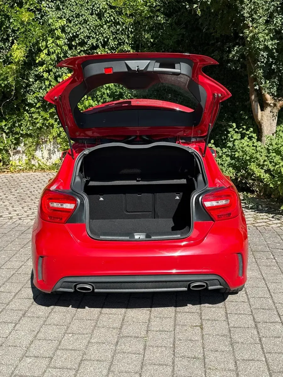 Gebraucht Mercedes A180 AMG line 122 PS (89 kW) 2015 Rot Kleinwagen