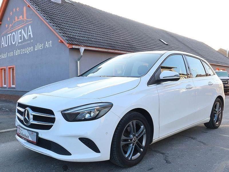 Weiß Gebraucht 2019 Mercedes B180 Van / Kleinbus | 13.900 € (Fairer Preis) - Bild 1/4