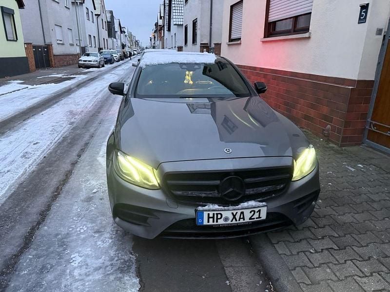 Schwarz Gebraucht 2019 Mercedes E220 AMG Limousine | 34.200 € (Guter Preis) - Bild 1/4