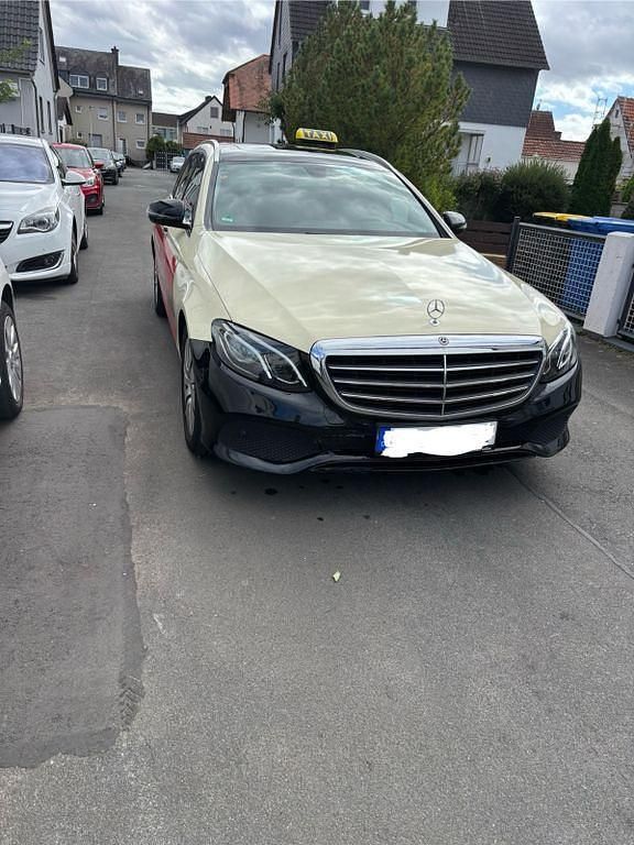 Schwarz Gebraucht 2018 Mercedes 220 Limousine | 21.000 € (Superpreis) - Bild 1/4