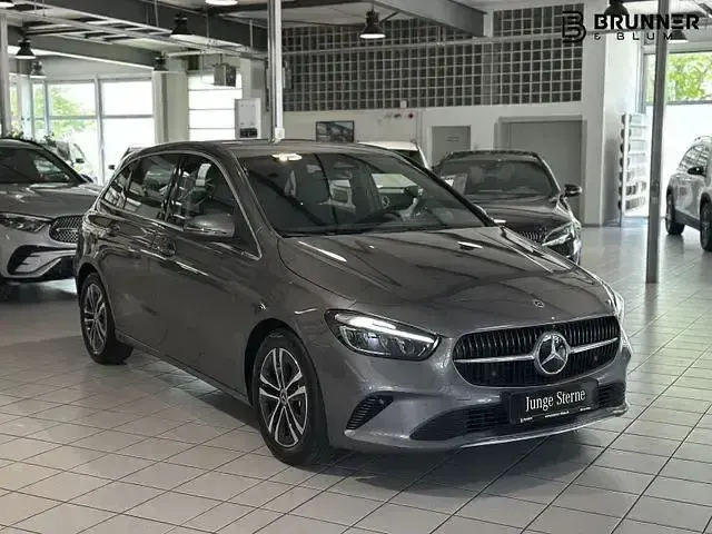 Gebraucht Mercedes B200 Progressive 163 PS (119 kW) 2025 Lack mountaingrau Kleinwagen