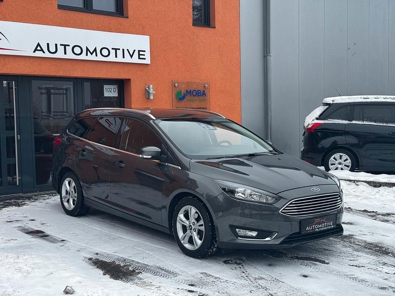 Gebraucht Ford Focus Titanium 125 PS (91 kW) 2015 Grau Kombi