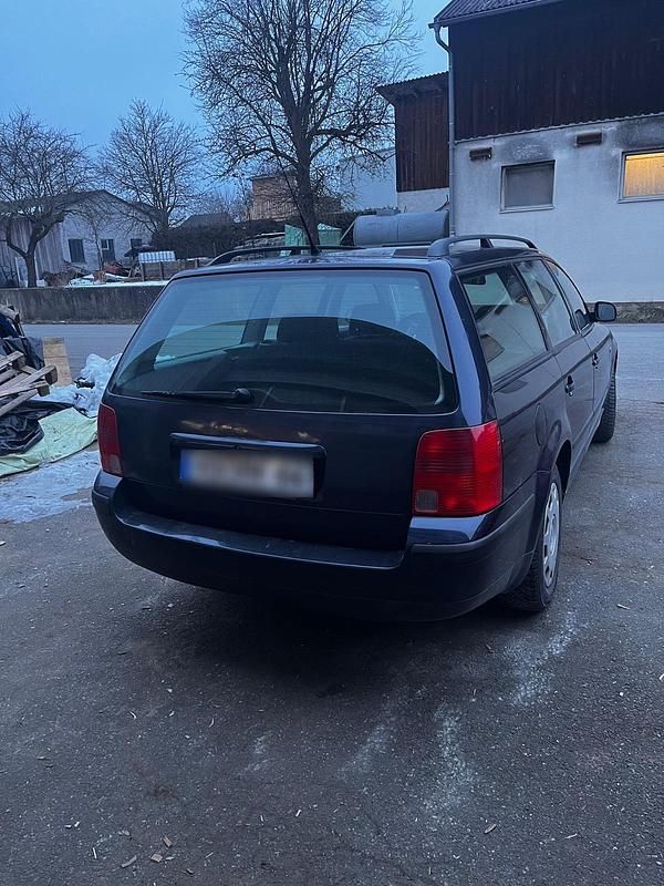 Gebraucht VW Passat 101 PS (74 kW) 1998 Blau Kombi