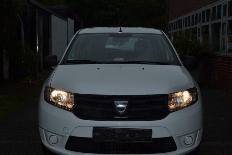 Weiß Gebraucht 2014 Dacia Sandero Kleinwagen | 2.470 € (Guter Preis) - Bild 1/4