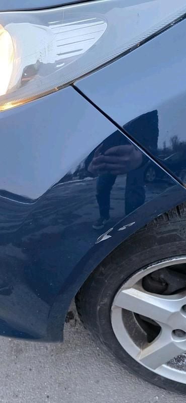 Gebraucht Ford Fiesta 97 PS (71 kW) 2012 Blau Kleinwagen