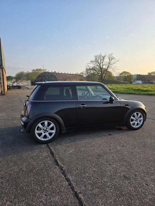 Second-hand Mini Cooper 120 CP (88 kW) 2003 Negru Hatchback