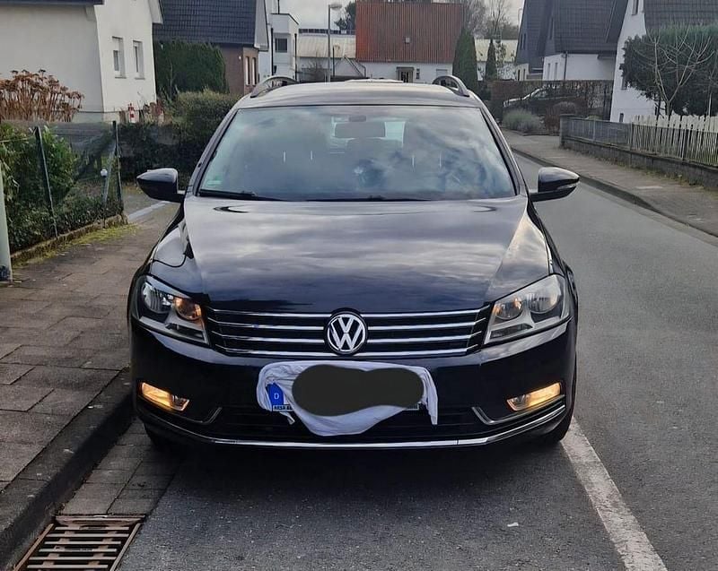 Schwarz Gebraucht 2011 VW Passat Trendline Kombi | 7.699 € (Fairer Preis) - Bild 1/4
