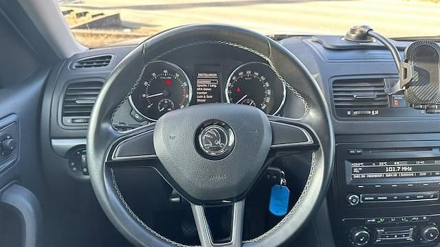 Gebraucht Skoda Yeti Outdoor Adventure 122 PS (89 kW) 2015 Brillantsilber metallic SUV