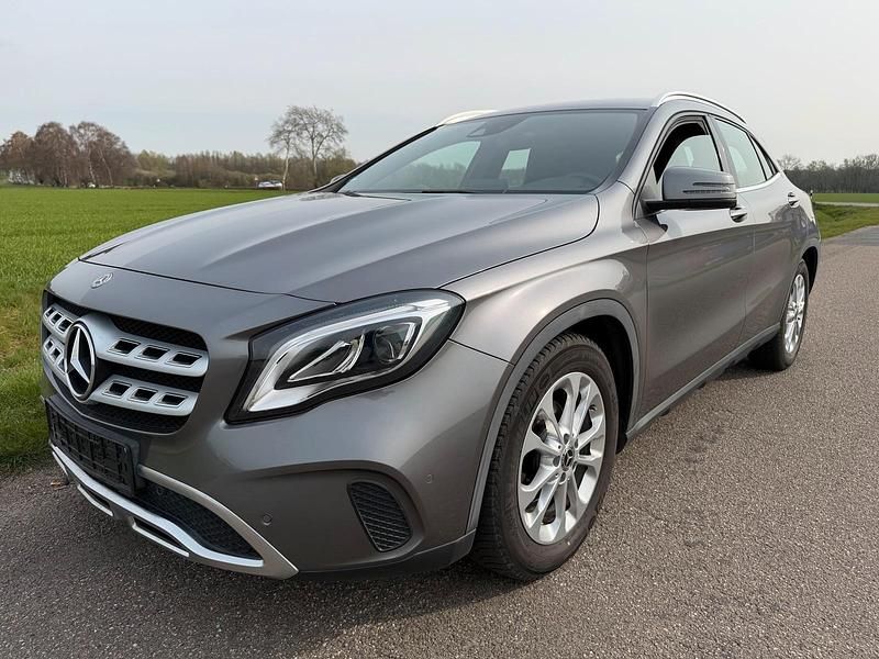 Gebraucht Mercedes GLA200 156 PS (114 kW) 2018 Grau SUV