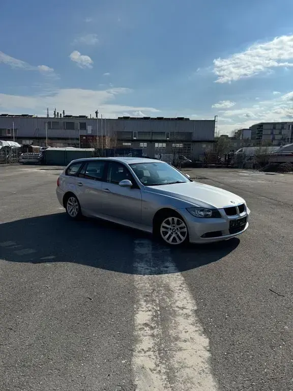 Gebraucht BMW 320 177 PS (130 kW) 2007 Silber Kombi
