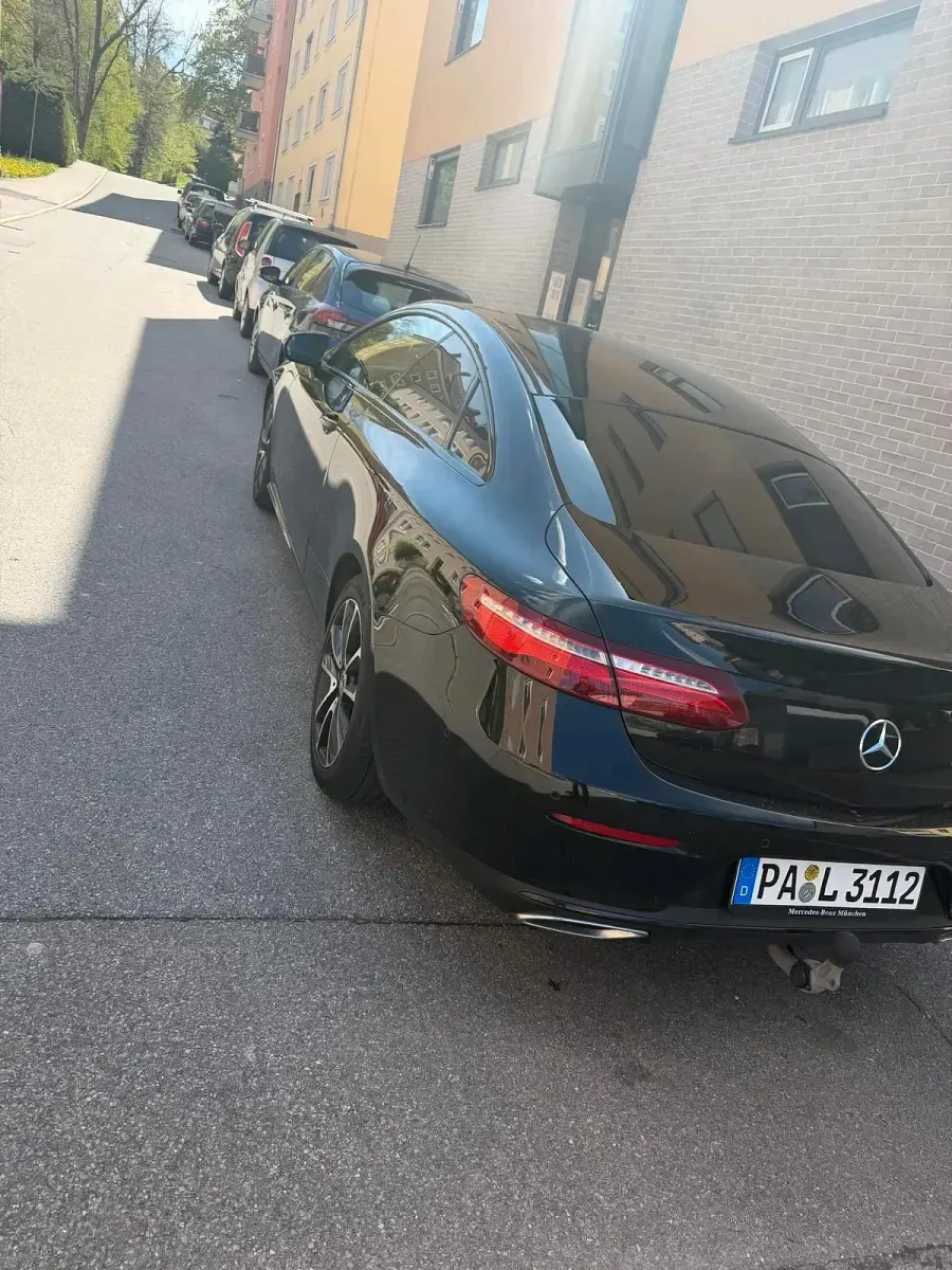 Gebraucht Mercedes E220 194 PS (142 kW) 2019 Schwarz Coupé